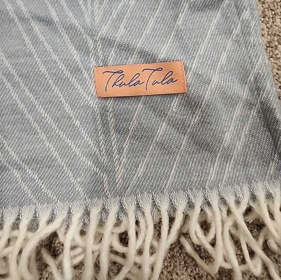 Thula Tula 51 x 67 Blue & White leaf print with white rope fringe blanket - Picture 3 of 6